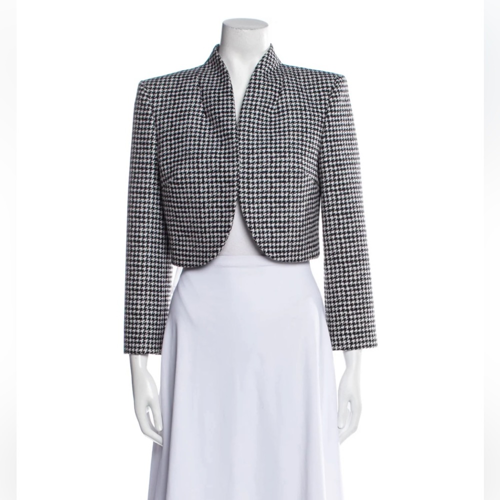 IN SEARCH OF THIS MICHAEL KORS VINTAGE JACKET IN BLACK